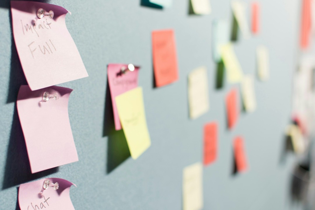 Post-its of different color on a board